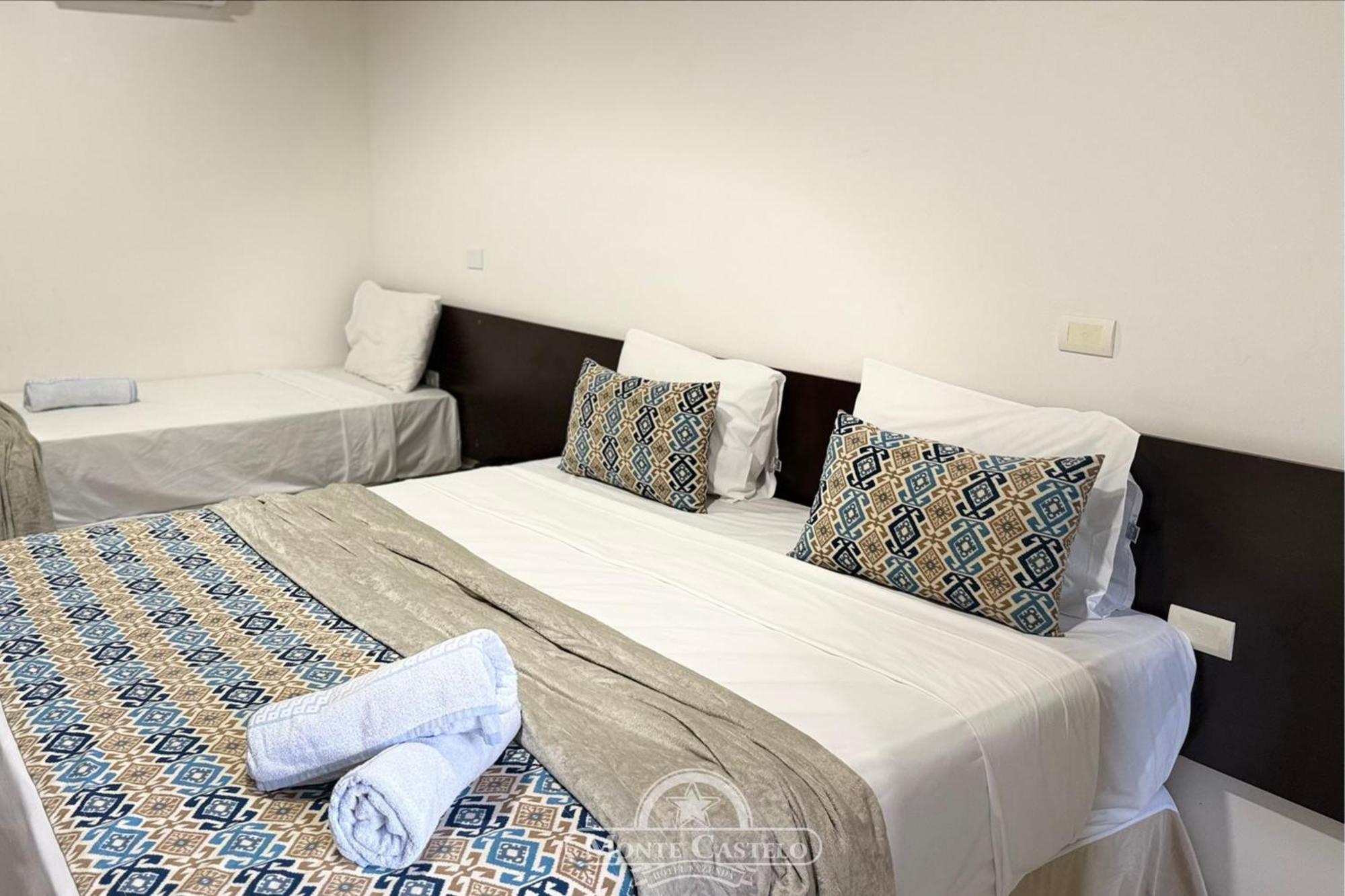 Quarto com Cama de Casal ou 2 de Solteiro